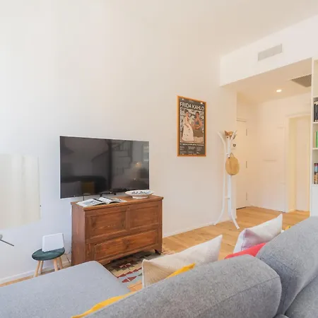 Rooftop Nest In Center By Rent Apartment *