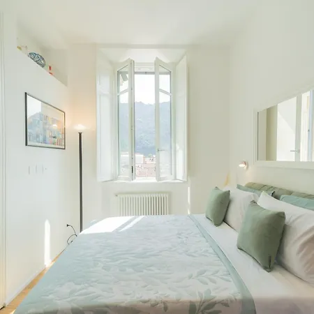 Rooftop Nest In Center By Rent Apartment Como