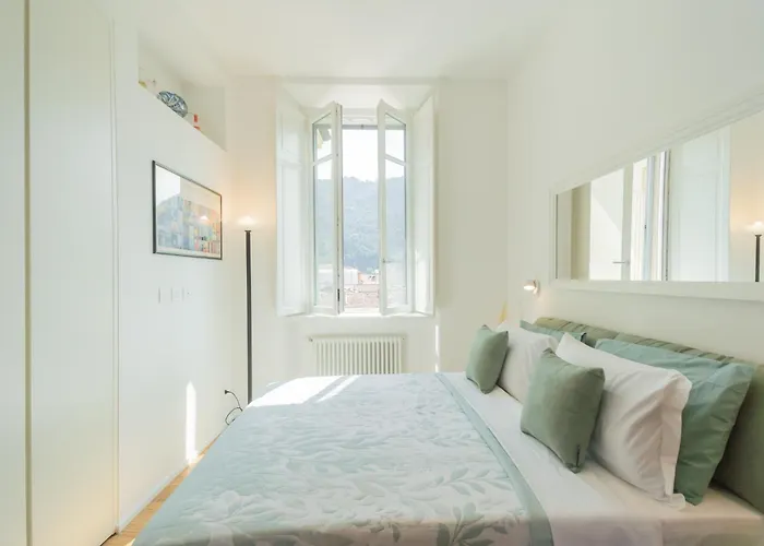 Rooftop Nest In Center By Rent Apartmán Como