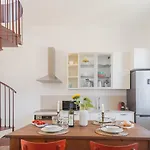 Rooftop Nest In Center By Rent Apartmán