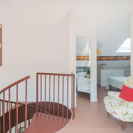 Rooftop Nest In Center By Rent Appartamento